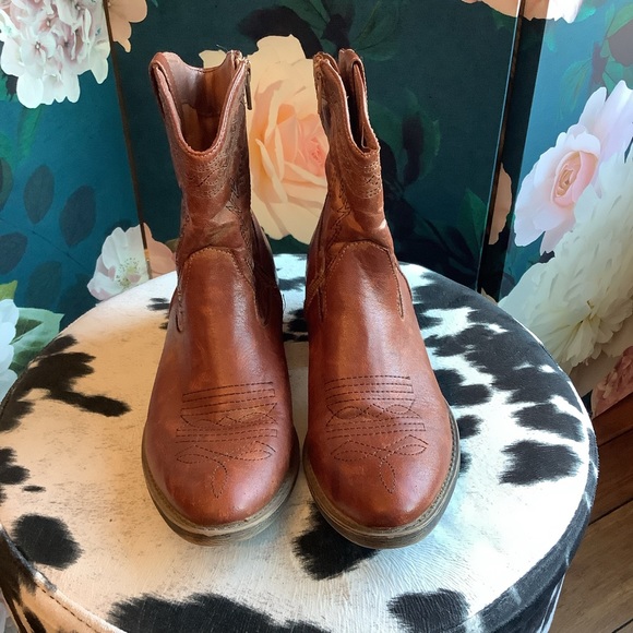 Coconuts by Matisse Cowboy “Pistol” Booties 🤠 - Picture 2 of 12